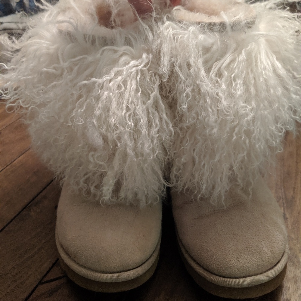 Super fuzzy UGG boots 😍